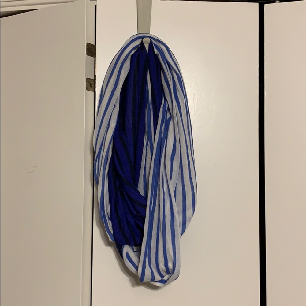 Gap striped scarf